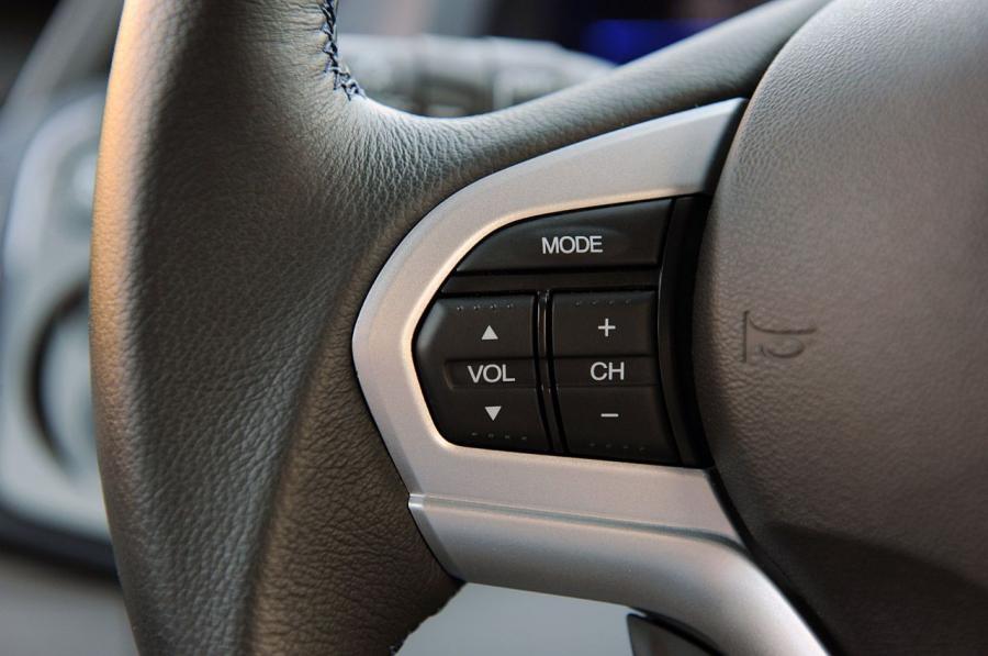  Honda CR-Z 2011 года  (фото 17 из 111)